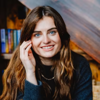Autor Brooke Fast
