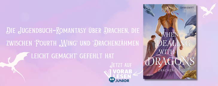 Banner mit hellviolettem, pastellfarbenem Hintergrund und weißen Drachensymbolen. Links steht in weißer, fantasievoller Schrift: „Das perfekte Sommerbuch für alle Drachen-Fans." Rechts ist das Buchcover von „When Dealing with Dragons – Drachengold" von Dana Swift abgebildet: Eine junge Frau in einem lila Kleid steht mit dem Rücken zur Betrachterin, umgeben von Drachen. Darunter befindet sich das Logo von „Vorab Lesen Junior" mit dem Hinweis „Jetzt auf Vorab Lesen Junior".