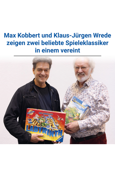 Überschrift: „Max Kobbert und Klaus-Jürgen Wrede zeigen zwei beliebte Spieleklassiker in einem vereint". Zwei ältere Männer stehen lächelnd nebeneinander vor hellem Hintergrund. Der linke Mann mit dunklem Haar und schwarzer Jacke hält die Spielschachtel „Das Verrückte Labyrinth" von Ravensburger. Der rechte Mann mit weißem Haar und Bart, Brille und gemustertem Hemd hält die Spielschachtel „Carcasson