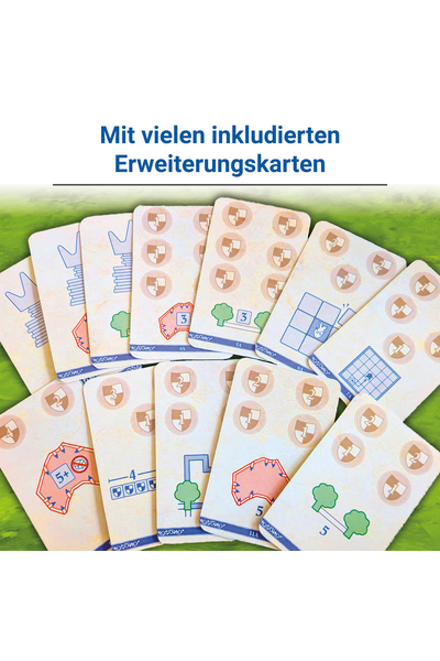 Überschrift: „Mit vielen inkludierten Erweiterungskarten". Auf grünem Hintergrund sind zahlreiche Spielkarten fächerartig ausgebreitet. Die Karten zeigen verschiedene Spielsymbole: Wappenschilde mit Zahlen (1–3), stilisierte Stadtumrisse in Rot und Blau, Bäume in Grün sowie Rasterfelder. Die Karten sind hell mit beigen und blauen Tönen gestaltet und mit Buchstaben-Zahlen-Kombinationen (z. B. 4A, 5A, 6A) beschriftet.