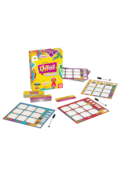 Produktfoto des Brettspiels „Dito!" von Game Factory. Im Zentrum steht die leuchtend gelbe Spielschachtel mit dem pinken Logo und dem Aufdruck „Spiel des Jahres 2026". Darum herum sind alle Spielkomponenten ausgebreitet: vier farbige Spieltableaus (blau, grün, lila, rot) im 3\times3-Raster-Format, zwei Stapel Kategorienkarten, mehrere abwischbare Stifte und ein einzelner Stift. Auf der Schachtel steht: „Das Gleiche denken oder Punkte verschenken!" sowie die Altersangabe „10+".