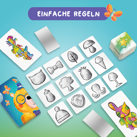 Das Bild zeigt Spielkarten eines Kinderspiels auf türkisfarbenem Hintergrund. Oben steht in weißer Schrift auf lila Hintergrund: „EINFACHE REGELN", daneben eine bunte Schmetterlingsillustration.  Im Mittelpunkt liegen etwa 14 quadratische Karten mit schwarz-weißen Bleistiftzeichnungen verschiedener Motive: Pilz, Blatt, Schleife, Katzenform, Eiswaffel, Baum, Birne, Ananas, Weinkelch, Qualle, Wappen/Schild, Mütze sowie zwei verdeckte silberne Karten.  Am Rand sind farbig illustrierte Karten zu sehen: links oben ein buntes, abstraktes Tier, links unten eine gelbe Giraffe mit Sonnenbrille, rechts unten ein farbenfrohes Fantasietier. Rechts oben liegt ein Stapel verdeckter Karten mit grün-gelbem Rückenmotiv.