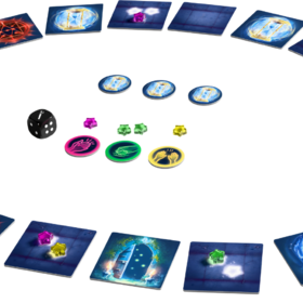 Spielaufbau von „Pixie Time": 18 quadratische blaue Spielkarten sind kreisförmig auf weißem Untergrund ausgelegt. Jede zeigt magische Symbole wie Sanduhr, Pentagramm, Spirale oder ein leuchtendes Tor. In der Mitte befinden sich ein hölzernes Sanduhrobjekt, ein schwarzer Würfel, bunte Sternchen-Spielsteine in Pink, Grün und Gelb sowie runde Chips mit Handgesten-Symbolen in Pink, Grün und Gelb und blaue Sanduhr-Chips.