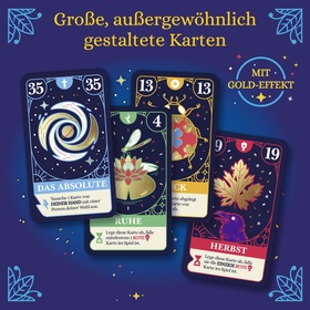 Vier großformatige Spielkarten aus „Vision" auf dunkelblauem Hintergrund, präsentiert mit dem Hinweis „MIT GOLD-EFFEKT". Von links: „Das Absolute" (blau, Wert 35) mit goldenem Spiralmond; „Ruhe" (grün, Wert 4) mit goldener Lotusblüte und Libelle; „Glück" (orange, Wert 13) mit goldenem Marienkäfer; „Herbst" (rot, Wert 19) mit goldenem Ahornblatt und Raben. Überschrift oben: „Große, außergewöhnlich gestaltete Karten."
